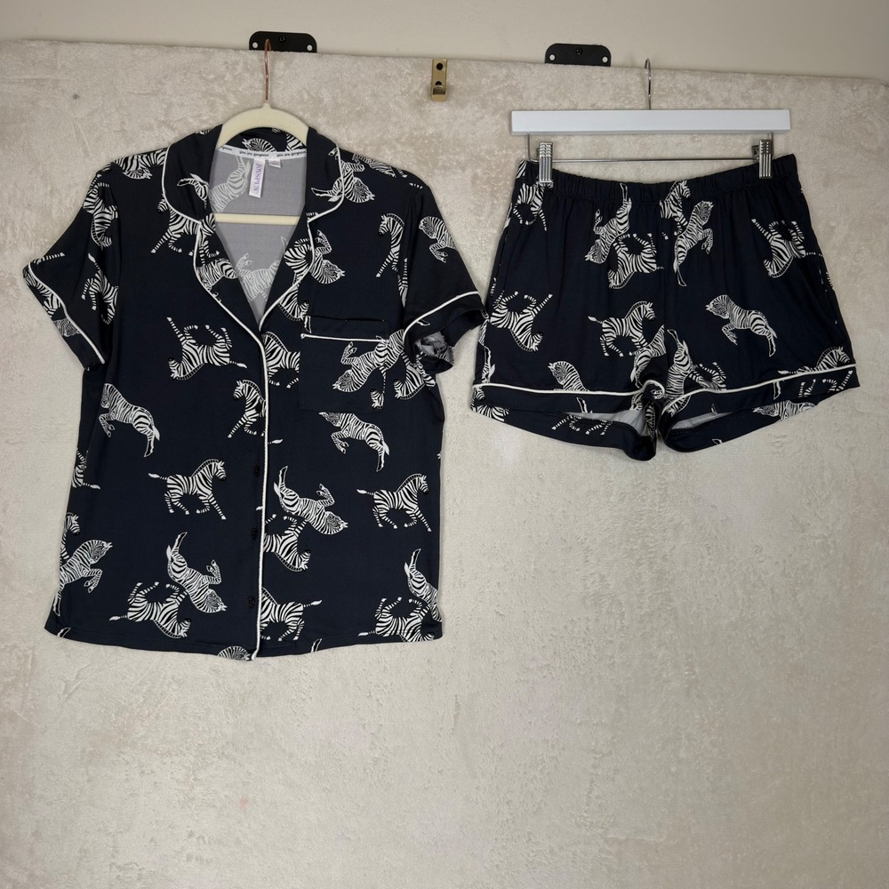 Joyspun Womens Zebra Print Pajama Set Short Sleeve Button Top & Shorts Small 4-6